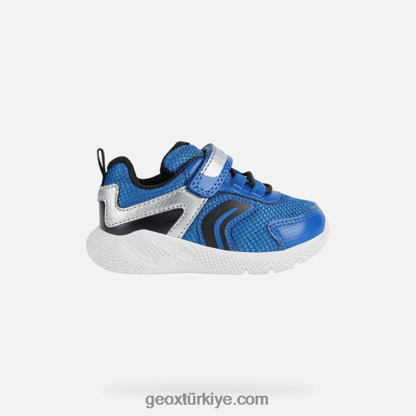 sprintye yürümeye başlayan çocuk asil/siyah Geox B60TP61519