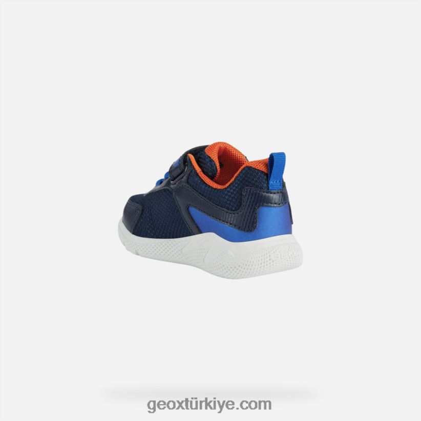 sprintye yürümeye başlayan çocuk donanma/kraliyet Geox B60TP61520