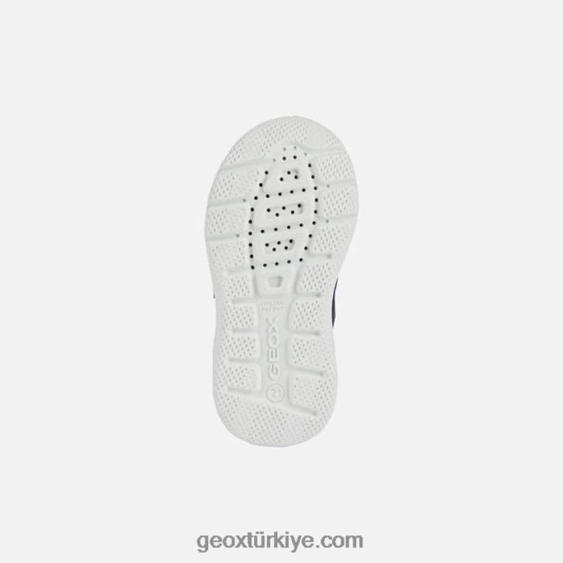 sprintye yürümeye başlayan çocuk donanma/kraliyet Geox B60TP61520