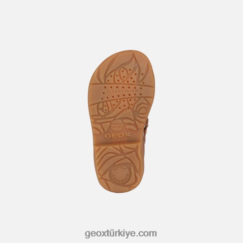 çok yürümeye başlayan çocuk Brendi Geox B60TP62011